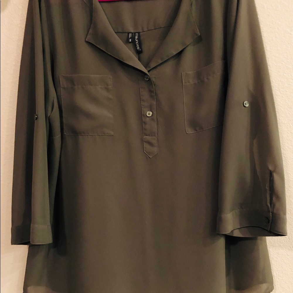 Women’s 3/4 sleeve top. Maurice’s size 2 😎😎